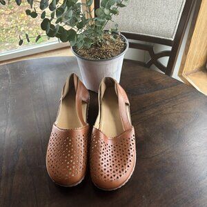 Tan Slip-On Mary Jane Shoes w/ Triangle Cutout Detail – Size 39 (EU 8–8.5 US)